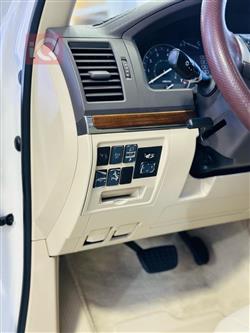 تۆیۆتا لاند کروزەر